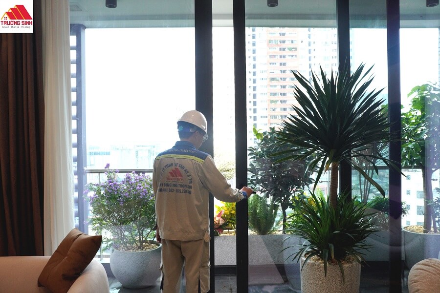 Trường Sinh thi công lắp đặt cửa nhôm kính kéo ngang chuyên nghiệp, chất lượng